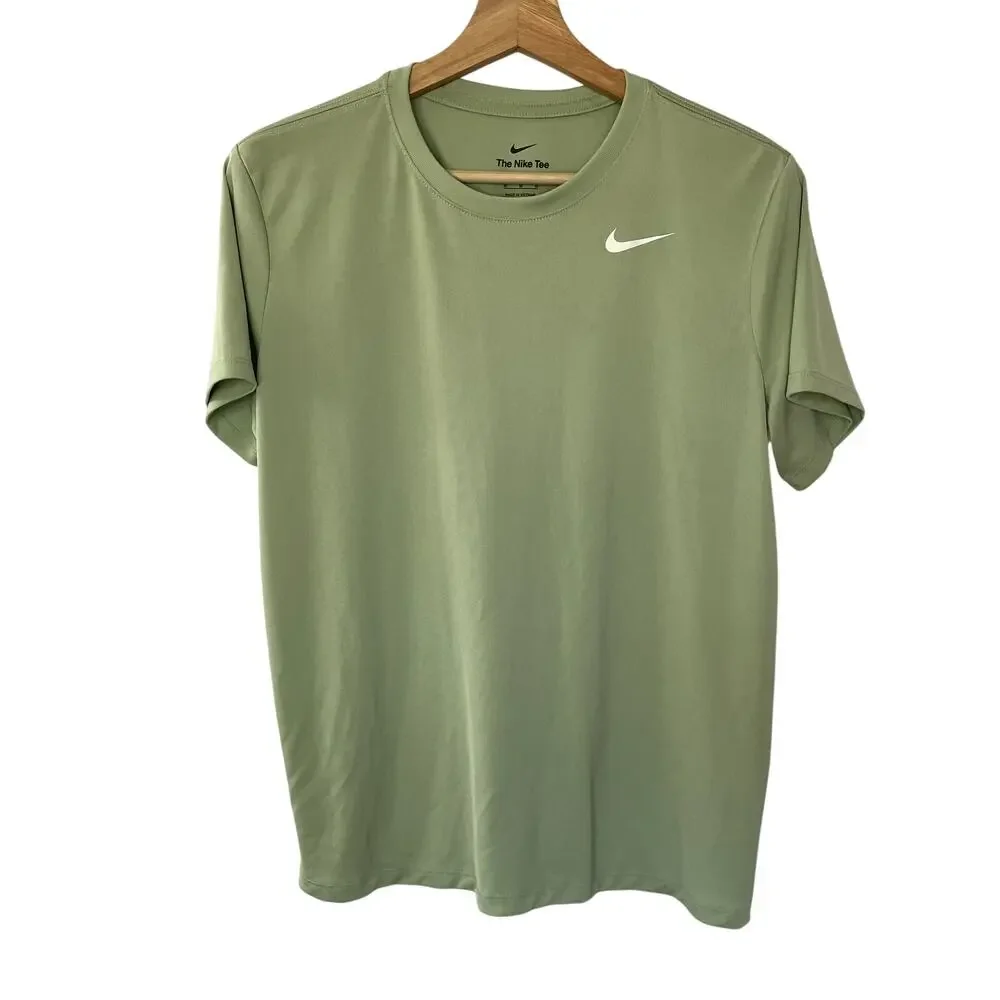 The Nike Tee dri-fit green short sleeved shirt men's size medium athletic top